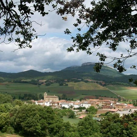 El Encinedo Villa Genevilla ภายนอก รูปภาพ